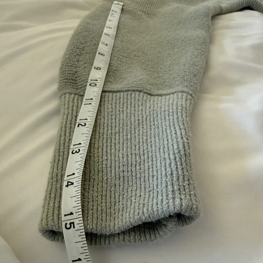 Free People Light Gray Turtleneck Sweater Women’s Size Large Cozy Knit - Picture 8 of 8